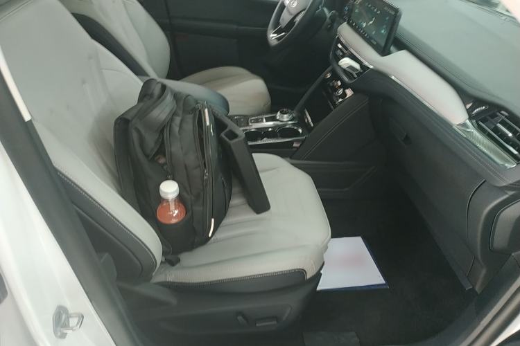Used Ford Escape 2024 EcoBoost 245 Two-Wheel-Drive Titanium Edition Right Front Seat