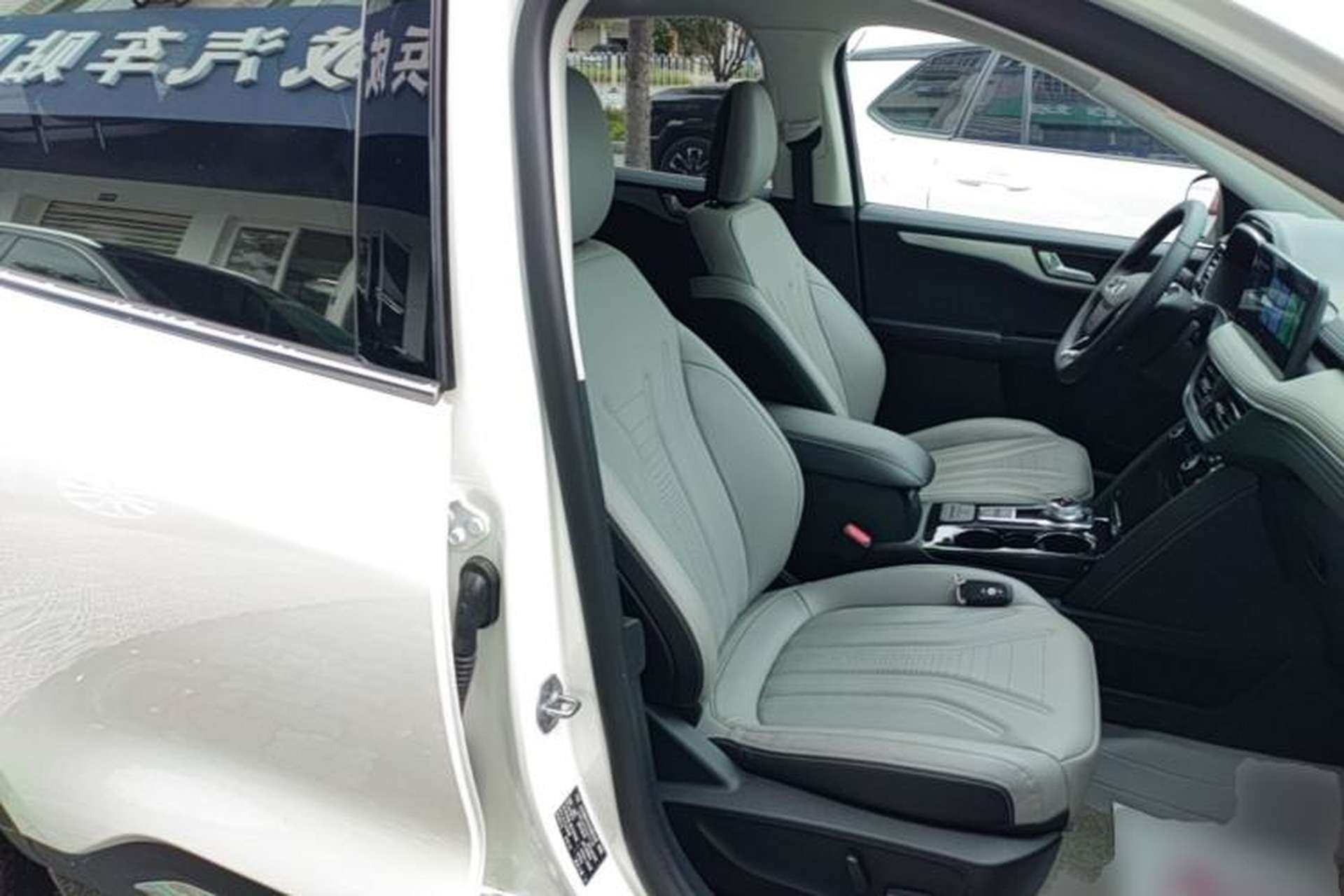 Used Ford Escape 2024 EcoBoost 245 Two-Wheel-Drive Titanium Edition Right Front Seat
