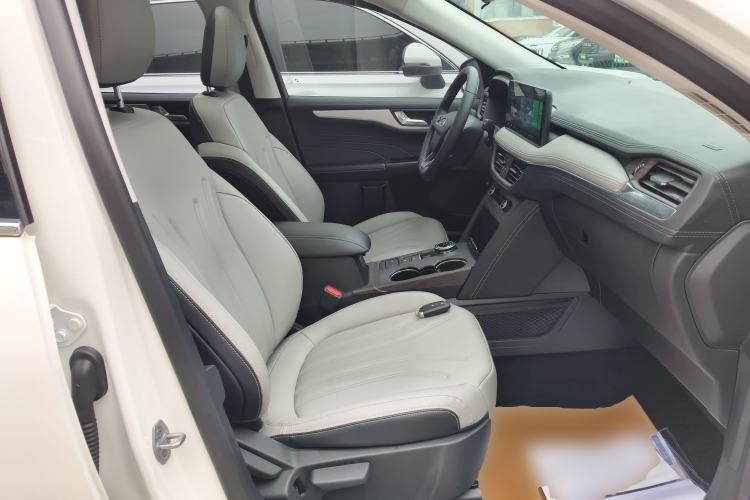 Used Ford Escape 2024 EcoBoost 245 Two-Wheel-Drive Comfort Edition Right Front Seat
