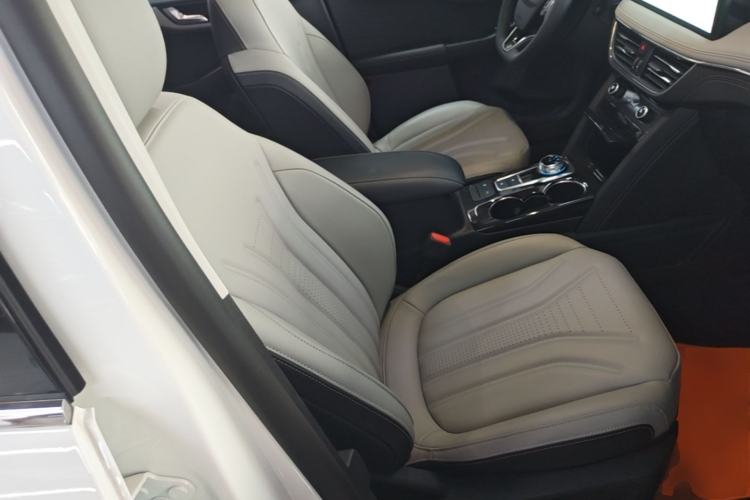 Used Ford Escape 2024 EcoBoost 245 Two-Wheel-Drive Titanium Edition Right Front Seat