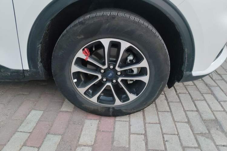 Used Ford Escape 2024 EcoBoost 245 Two-Wheel-Drive Comfort Edition Right Front Wheel Hub