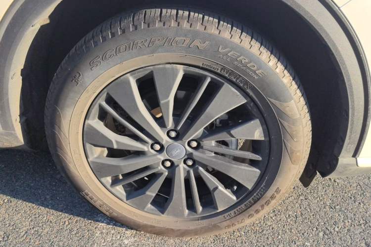Used Ford Escape 2024 EcoBoost 245 Four-Wheel Drive Prestige Model Right Front Wheel Hub