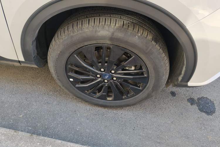 Used Ford Escape 2024 EcoBoost 245 Two-Wheel-Drive Titanium Edition Right Front Wheel Hub