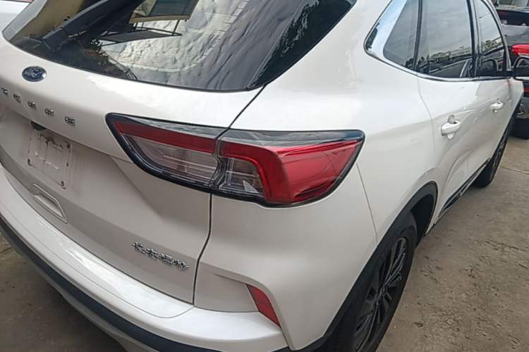 Used Ford Escape 2024 EcoBoost 245 Four-Wheel Drive Prestige Model Right Rear Taillight