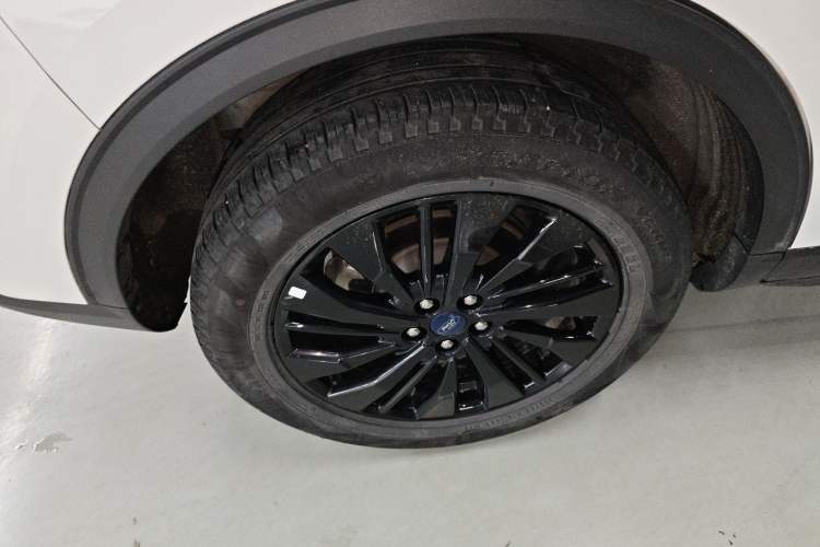 Used Ford Escape 2024 EcoBoost 245 Two-Wheel-Drive Titanium Edition Right Rear Wheel Hub