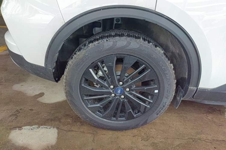 Used Ford Escape 2024 EcoBoost 245 Two-Wheel-Drive Titanium Edition Right Rear Wheel Hub