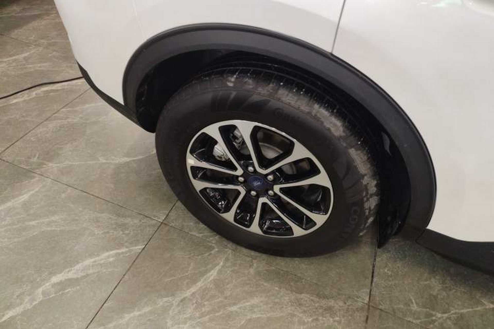 Used Ford Escape 2024 EcoBoost 245 Two-Wheel-Drive Comfort Edition Right Rear Wheel Hub
