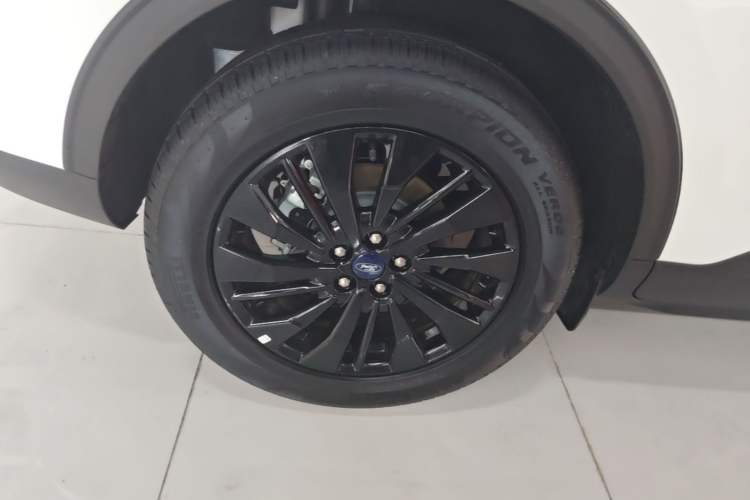 Used Ford Escape 2024 EcoBoost 245 Two-Wheel-Drive Titanium Edition Right Rear Wheel Hub