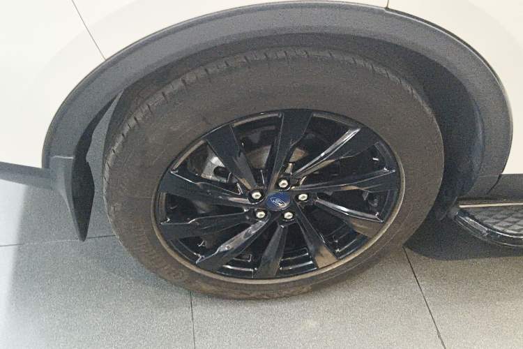 Used Ford Escape 2024 EcoBoost 245 Two-Wheel-Drive Comfort Edition Right Rear Wheel Hub