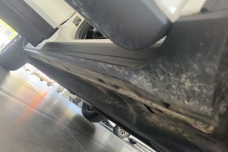 Used Ford Escape 2024 EcoBoost 245 Two-Wheel-Drive Comfort Edition Right Side Sill