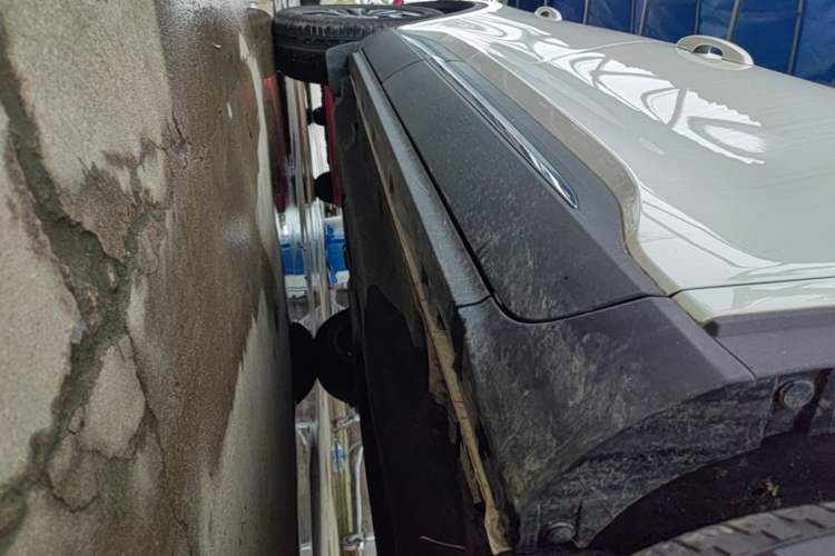 Used Ford Escape 2024 EcoBoost 245 Two-Wheel-Drive Titanium Edition Right Side Sill