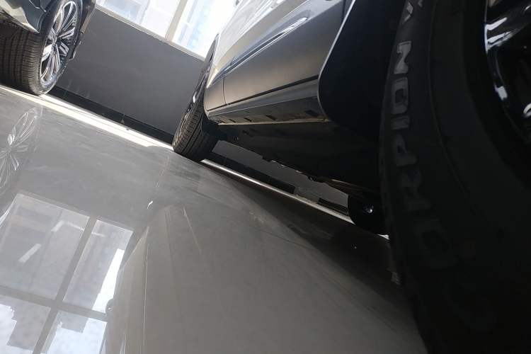 Used Ford Escape 2024 EcoBoost 245 Two-Wheel-Drive Titanium Edition Right Side Sill