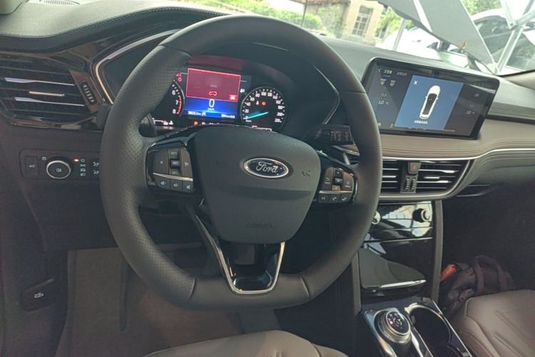 Used Ford Escape 2024 EcoBoost 245 Two-Wheel-Drive Titanium Edition Steering Wheel