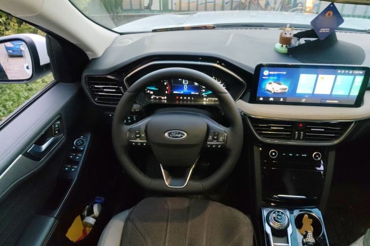 Used Ford Escape 2024 EcoBoost 245 Two-Wheel-Drive Comfort Edition Steering Wheel