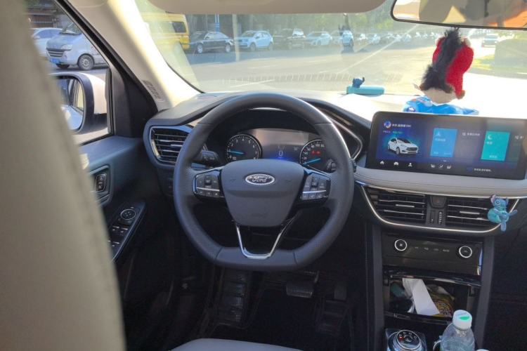 Used Ford Escape 2024 EcoBoost 245 Four-Wheel Drive Prestige Model Steering Wheel