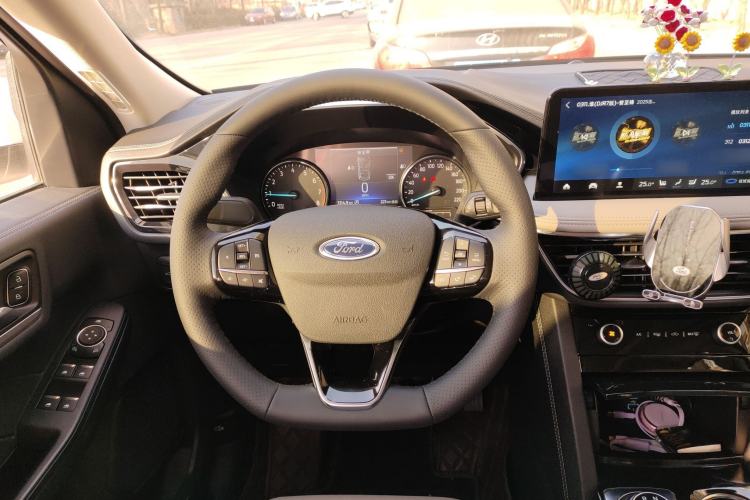 Used Ford Escape 2024 EcoBoost 245 Two-Wheel-Drive Titanium Edition Steering Wheel