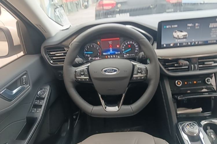 Used Ford Escape 2024 EcoBoost 245 Four-Wheel Drive Prestige Model Steering Wheel