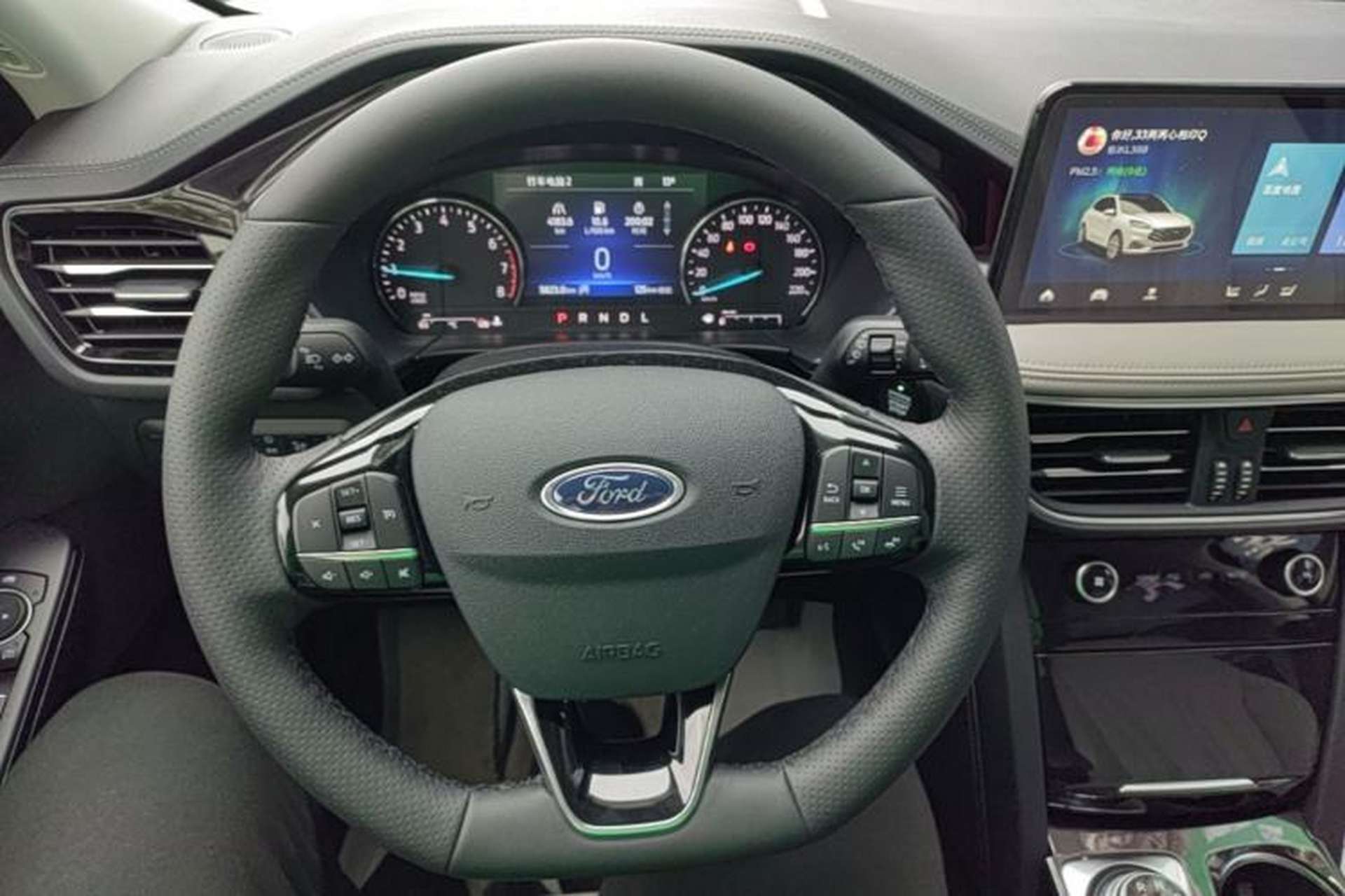 Used Ford Escape 2024 EcoBoost 245 Two-Wheel-Drive Titanium Edition Steering Wheel