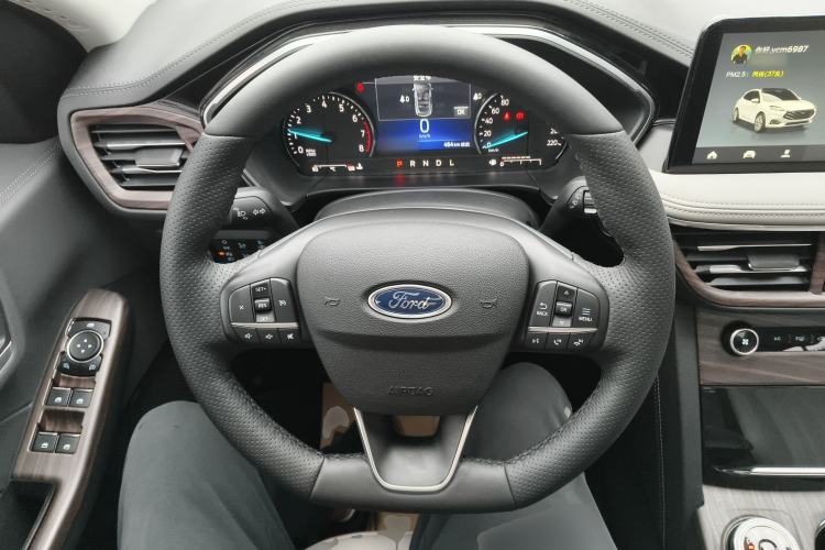 Used Ford Escape 2024 EcoBoost 245 Two-Wheel-Drive Comfort Edition Steering Wheel