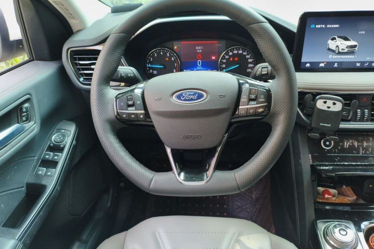 Used Ford Escape 2024 EcoBoost 245 Two-Wheel-Drive Titanium Edition Steering Wheel