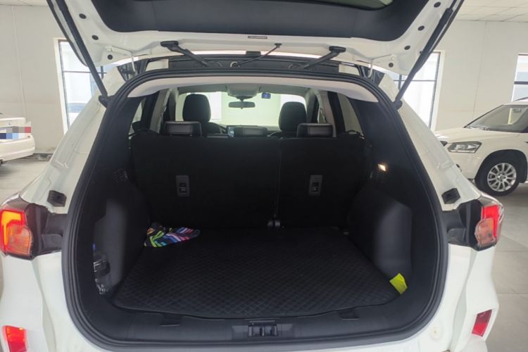 Used Ford Escape 2024 EcoBoost 245 Two-Wheel-Drive Comfort Edition Trunk