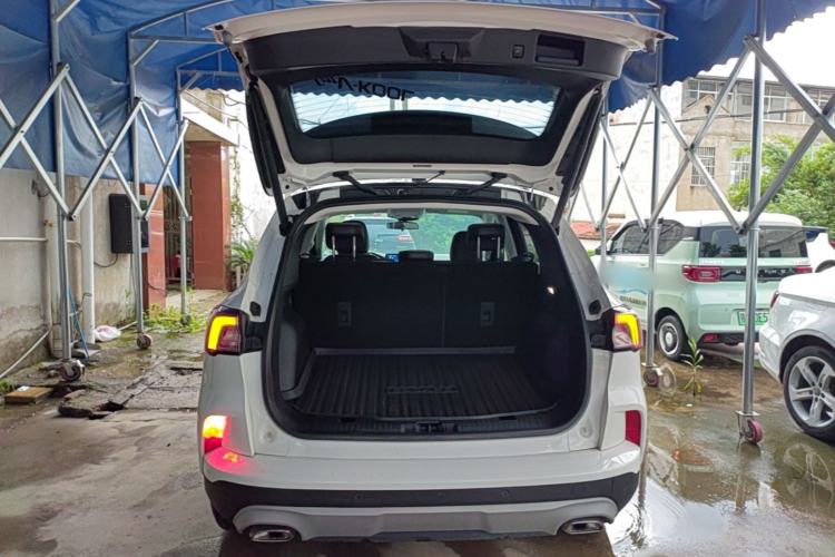 Used Ford Escape 2024 EcoBoost 245 Two-Wheel-Drive Titanium Edition Trunk