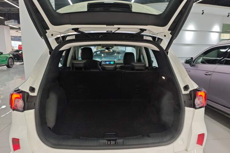 Used Ford Escape 2024 EcoBoost 245 Two-Wheel-Drive Titanium Edition Trunk