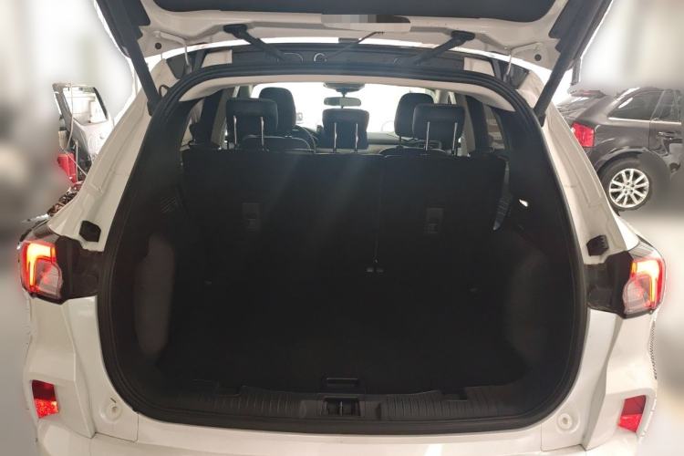 Used Ford Escape 2024 EcoBoost 245 Two-Wheel-Drive Titanium Edition Trunk