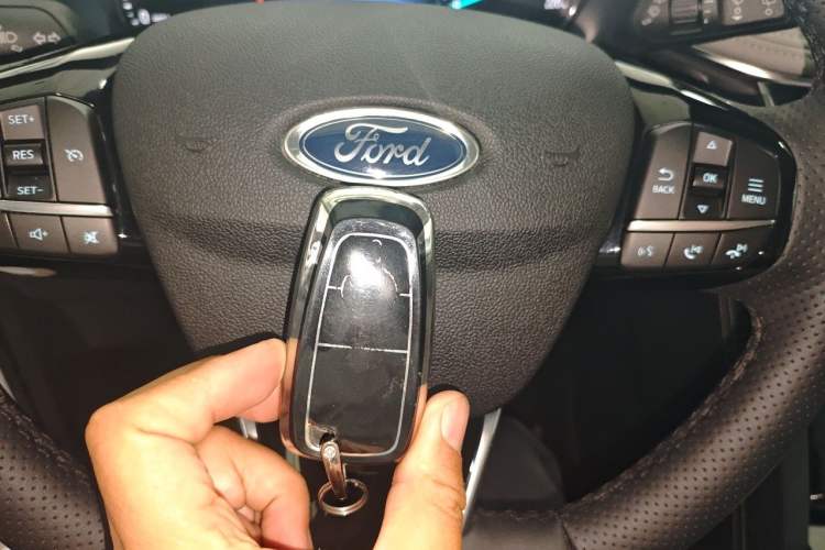 Used Ford Escape 2024 EcoBoost 245 Two-Wheel-Drive Titanium Edition Vehicle Key