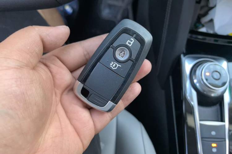 Used Ford Escape 2024 EcoBoost 245 Four-Wheel Drive Prestige Model Vehicle Key