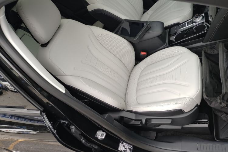 Used Ford Escape New Energy 2021 PHEV model Right Front Seat