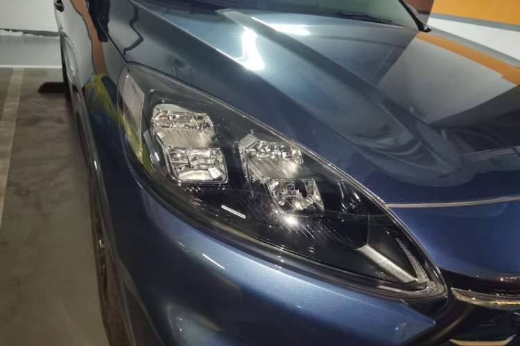 Used Ford Escape New Energy 2021 PHEV model Right Front Headlight