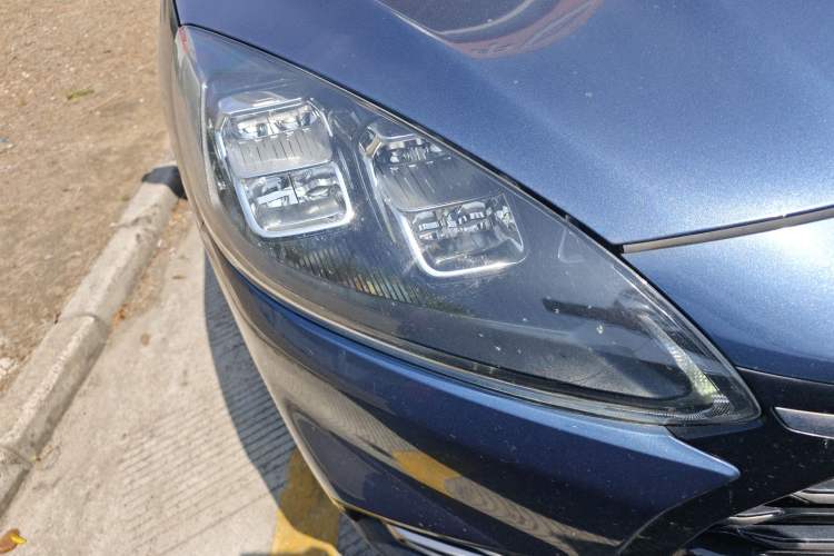Used Ford Escape New Energy 2021 PHEV model Right Front Headlight
