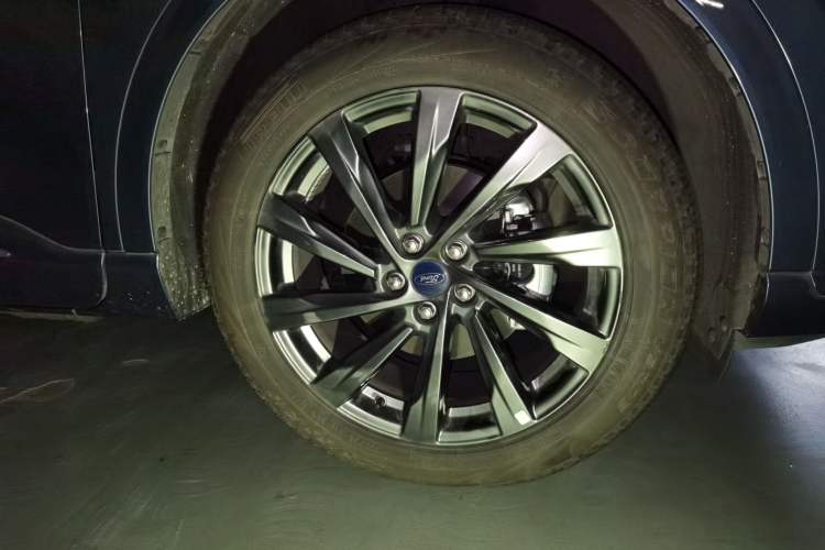 Used Ford Escape New Energy 2021 PHEV model Right Front Wheel Hub