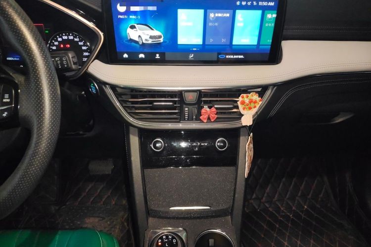 Used Ford Escape New Energy 2021 PHEV model Audio And AC Panel