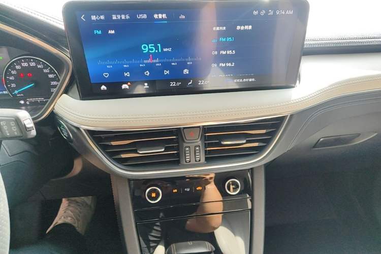 Used Ford Escape New Energy 2021 PHEV model Audio And AC Panel