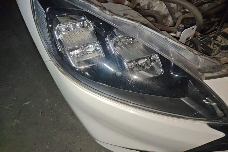 Used Ford Escape New Energy 2021 PHEV model Right Front Headlight
