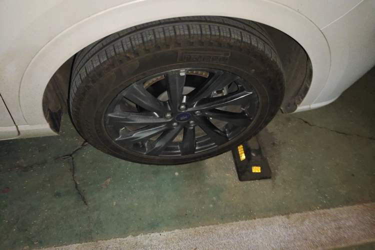Used Ford Escape New Energy 2021 PHEV model Right Front Wheel Hub