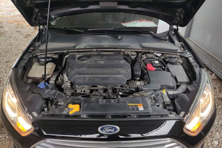 Used Ford Escort 2015 1.5L Automatic Fashion Model Engine Bay