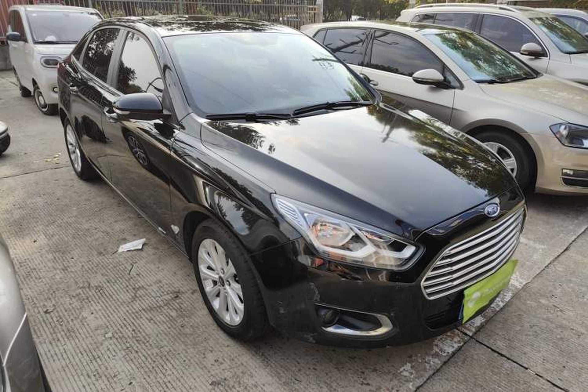 Used Ford Escort 2015 1.5L Automatic Fashion Model Front Right 45 Deg