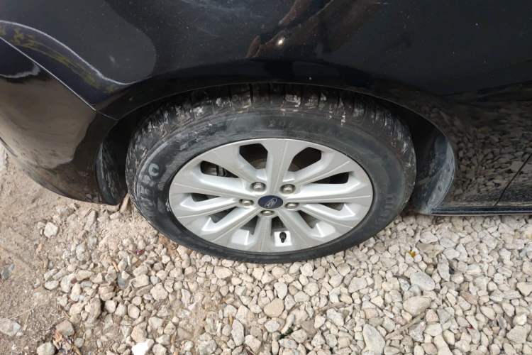 Used Ford Escort 2015 1.5L Automatic Fashion Model Left Front Wheel Hub