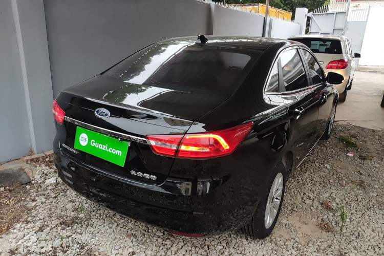 Used Ford Escort 2015 1.5L Automatic Fashion Model Rear Right 45 Deg