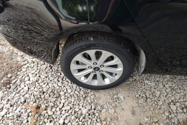 Used Ford Escort 2015 1.5L Automatic Fashion Model Right Rear Wheel Hub