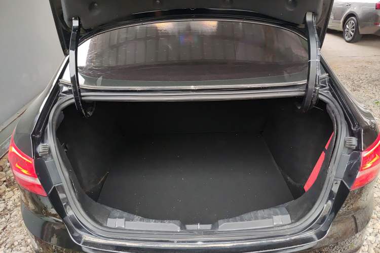 Used Ford Escort 2015 1.5L Automatic Fashion Model Trunk