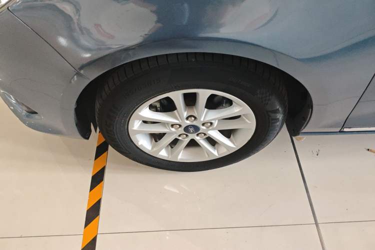 Used Ford Escort 2019 1.5L Automatic ZhiXiang Model Left Front Wheel Hub