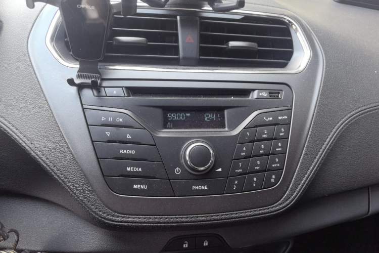 Used Ford Escort 2015 1.5L Automatic Fashion Model Audio And AC Panel
