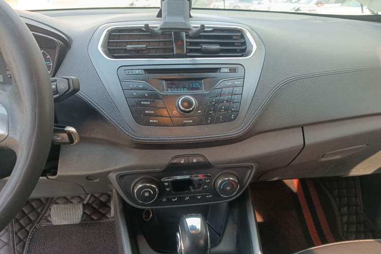 Used Ford Escort 2015 1.5L Automatic Fashion Model Audio And AC Panel