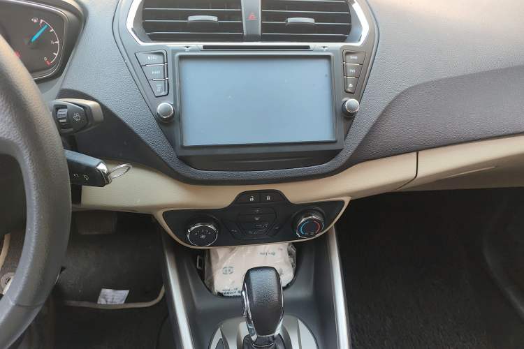 Used Ford Escort 2015 1.5L Automatic Comfort Edition Audio And AC Panel