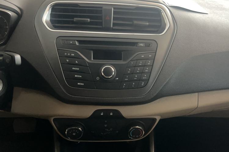 Used Ford Escort 2015 1.5L Automatic Comfort Edition Audio And AC Panel
