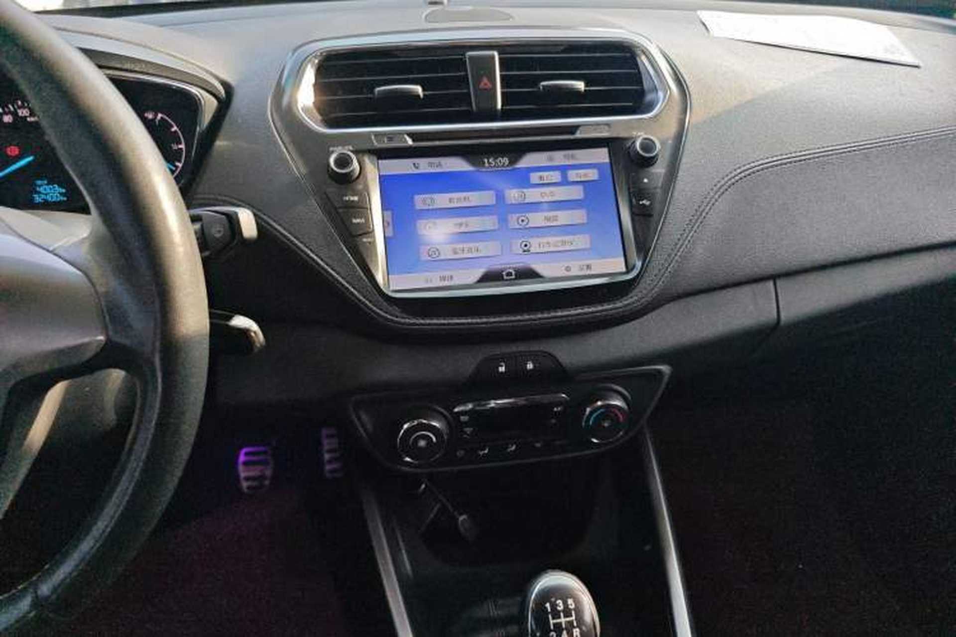 Used Ford Escort 2015 1.5L Manual Fashion Edition Audio And AC Panel